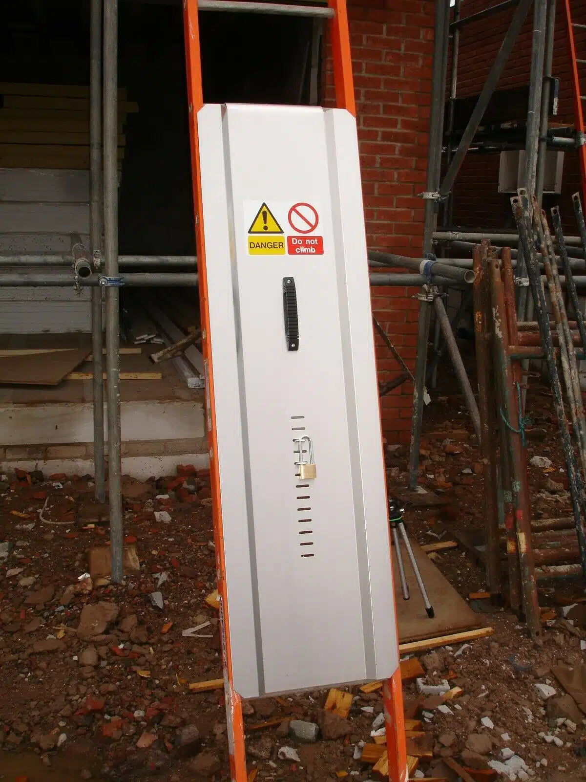 Aluminium Ladder Guard With Padlock - L4