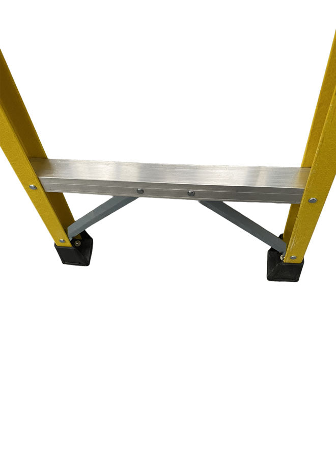 EN131 Professional GRP Swingback Stepladders bottom step 